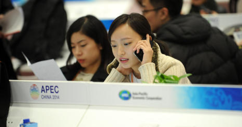 “揭秘车内“毒气”来源 车为何越开越臭？”